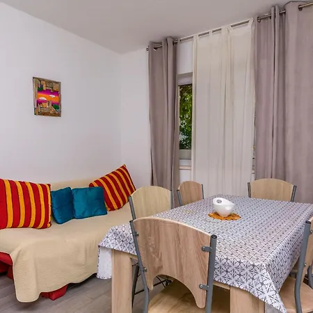 Carlo Apartment *